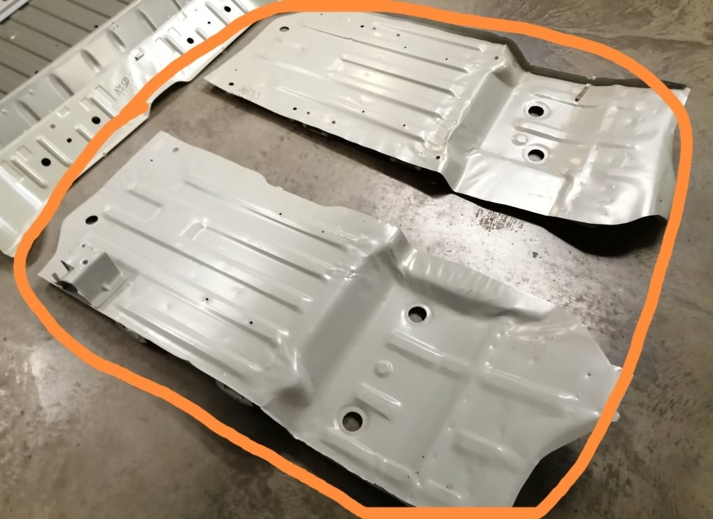 Podlaha Suzuki Samurai.