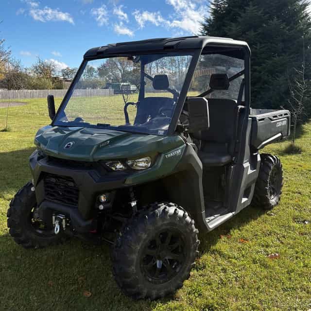 Can-Am Traxter HD7 DPS T1b, r. 2025, 1200 km, TOP stav,