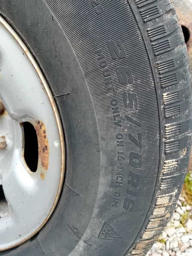 Pneu komplet zimní 265/70R16