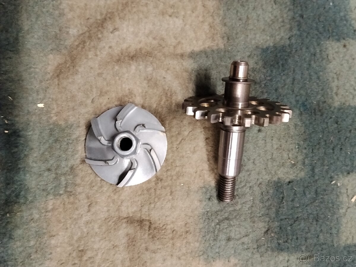 Prodám vodní pumpu Yamaha YZF250