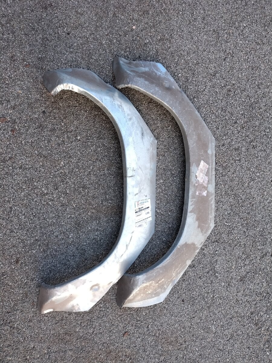 Opravné plechy zadních blatníků na Toyota Hilux 1989-1997