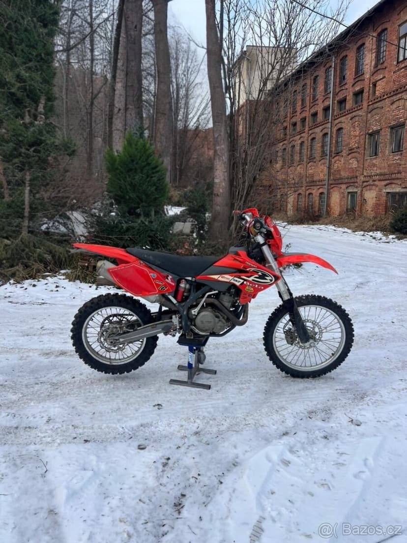 Beta 525 2007 bez SPZ , TP ano