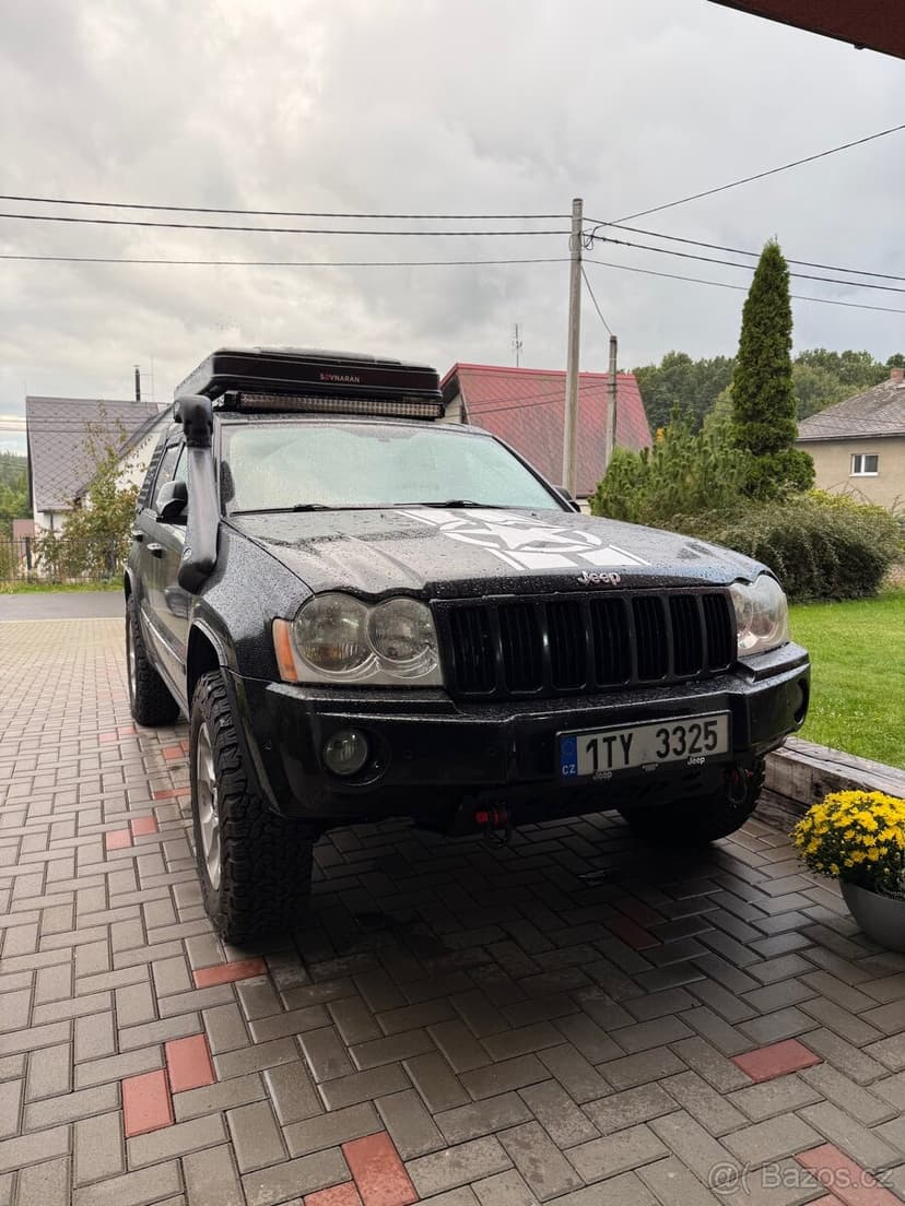 JEEP Grand Cherokee WK - naviják, 32 kola, zahrádka, světla