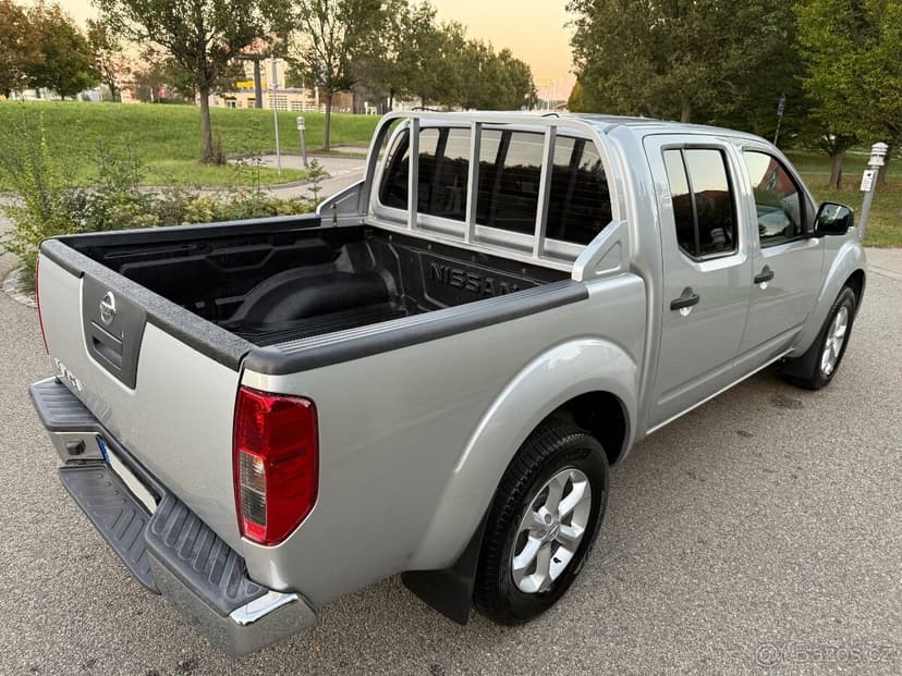 Nissan Navara 2.5CDi 106KW, RV:2015, Nové pneu, Nová STK
