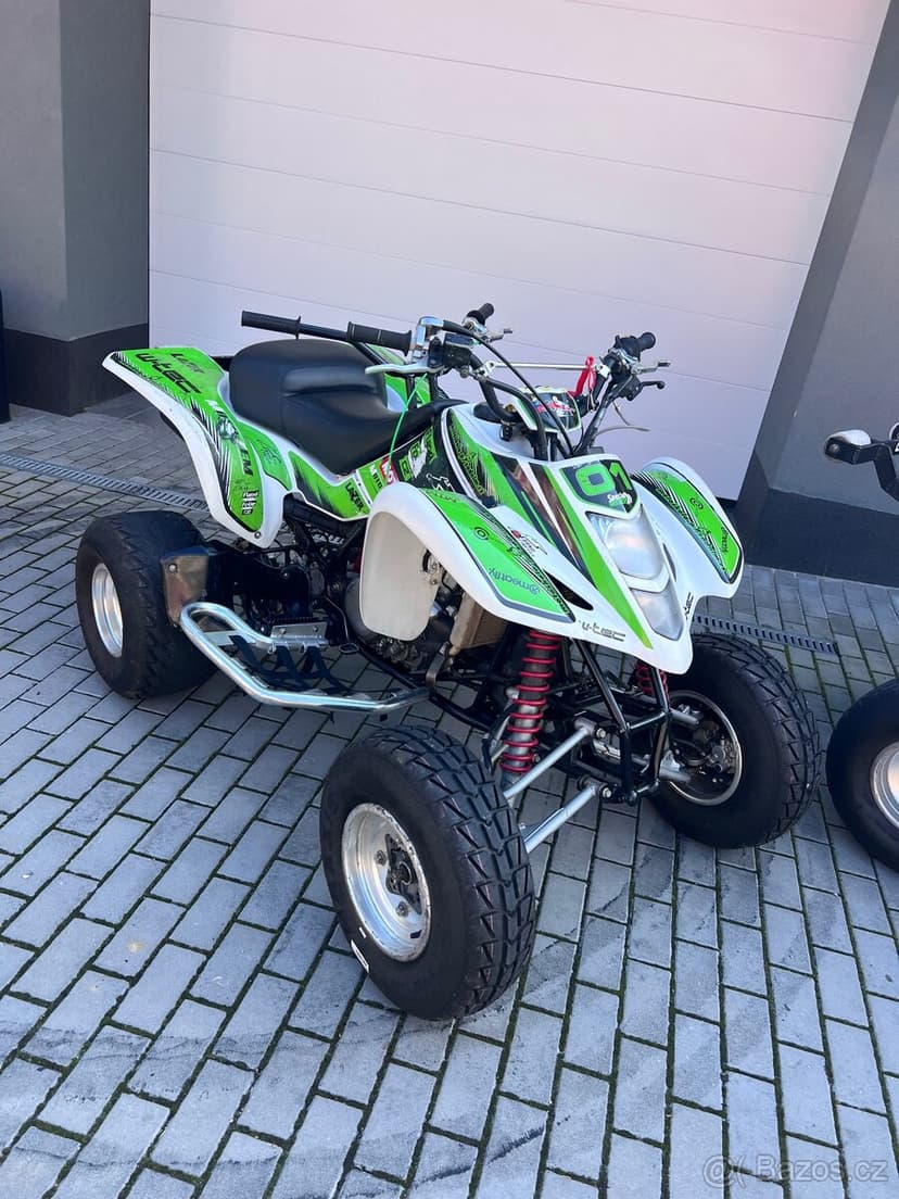 Suzuki LTZ 400, stunt, po zadnim,