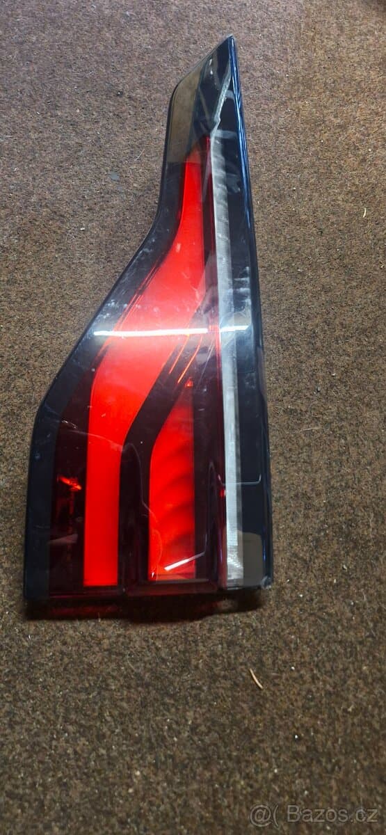 Leve zadni svetlo land rover discovery v L462