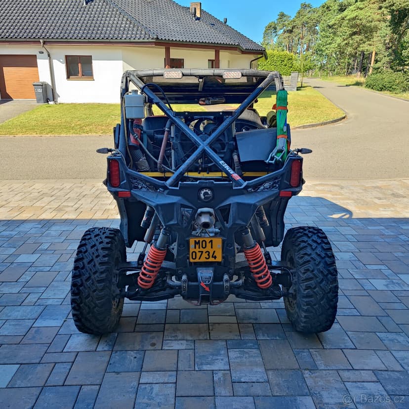 CAN-AM Maverick Trail