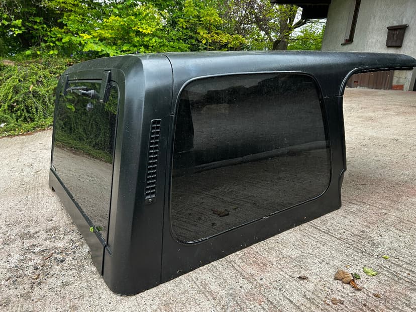 Jeep Wrangler - hardtop (pevnou střechu) a polodveře