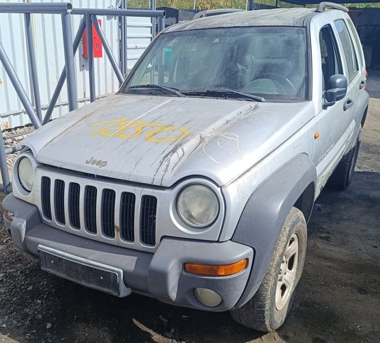 ND z Jeep Cherokee 2499.cm3 105.kw nafta r.v.2002 (K41)