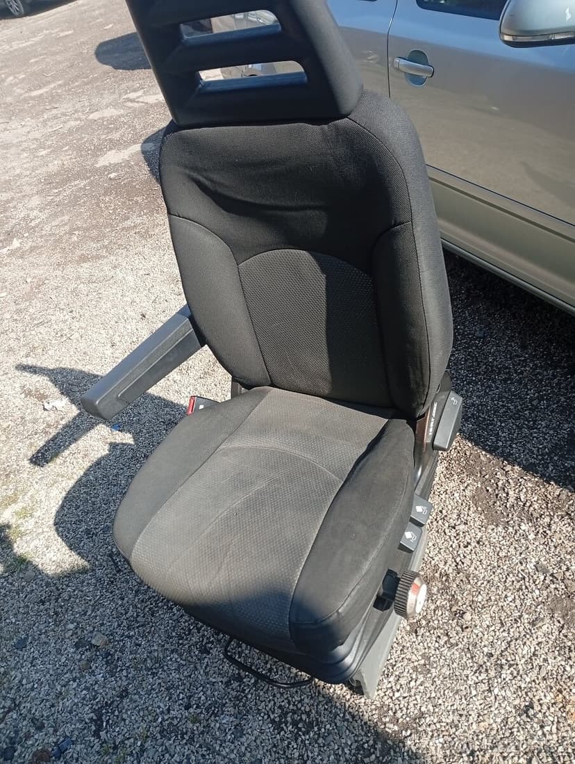 IVECO DAILY 5, ŘIDIČOVA SEDAČKA ODPRUŽENÁ ISRI,
