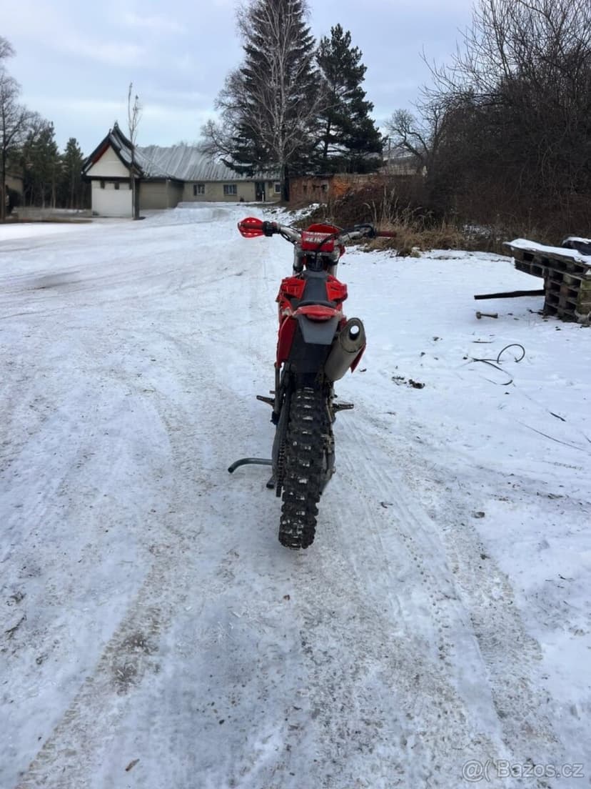 Beta 525 2007 bez SPZ , TP ano