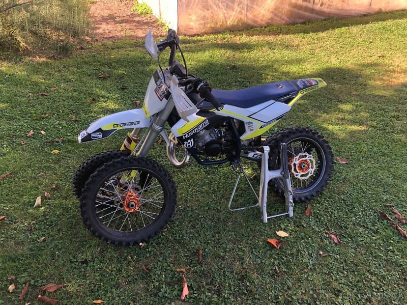 Prodám Husqvarna tc 50 + velká a malá kola.