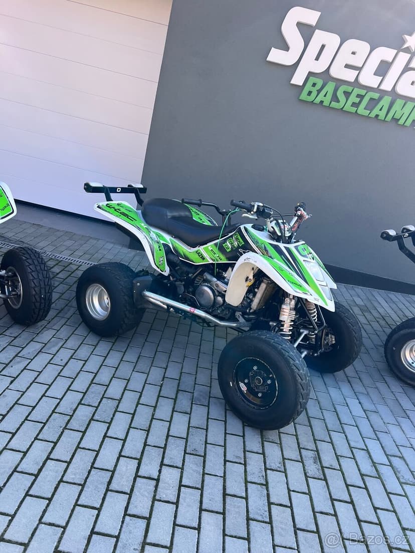 Suzuki LTZ 400, stunt, po zadnim,