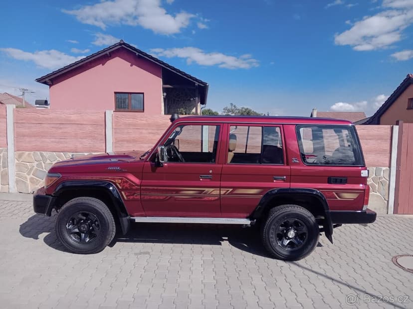 Land Cruiser 76 HZJ 4,5TD V8, 70TH ANNIVERSARY Black Edition