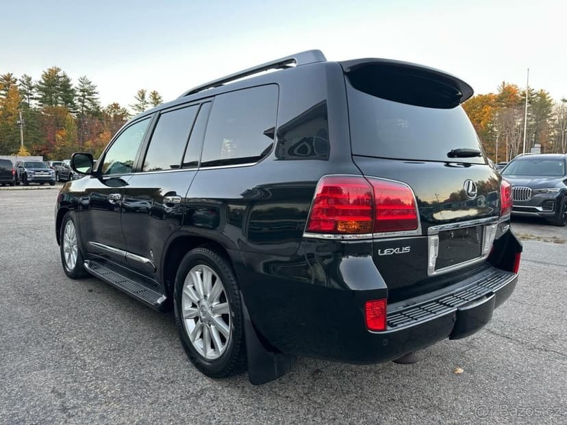2011 LEXUS LX570 - 8 miest