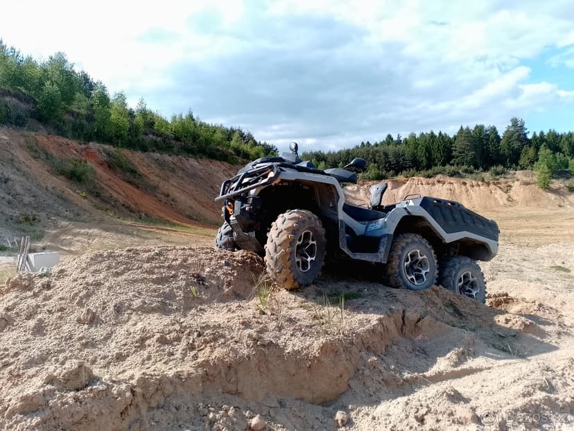 Can am Outlander 6X6 PRODANO