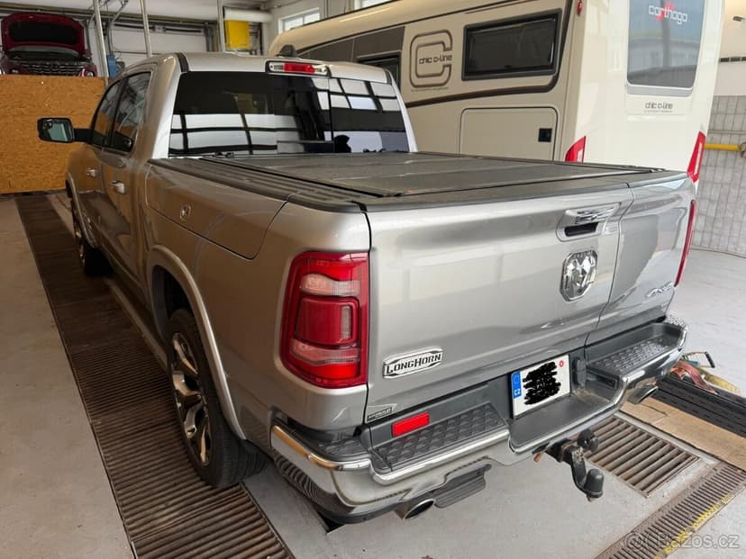 RAM 1500 LIMITED LONGHORN 4x4, DPH, 2 sady disků