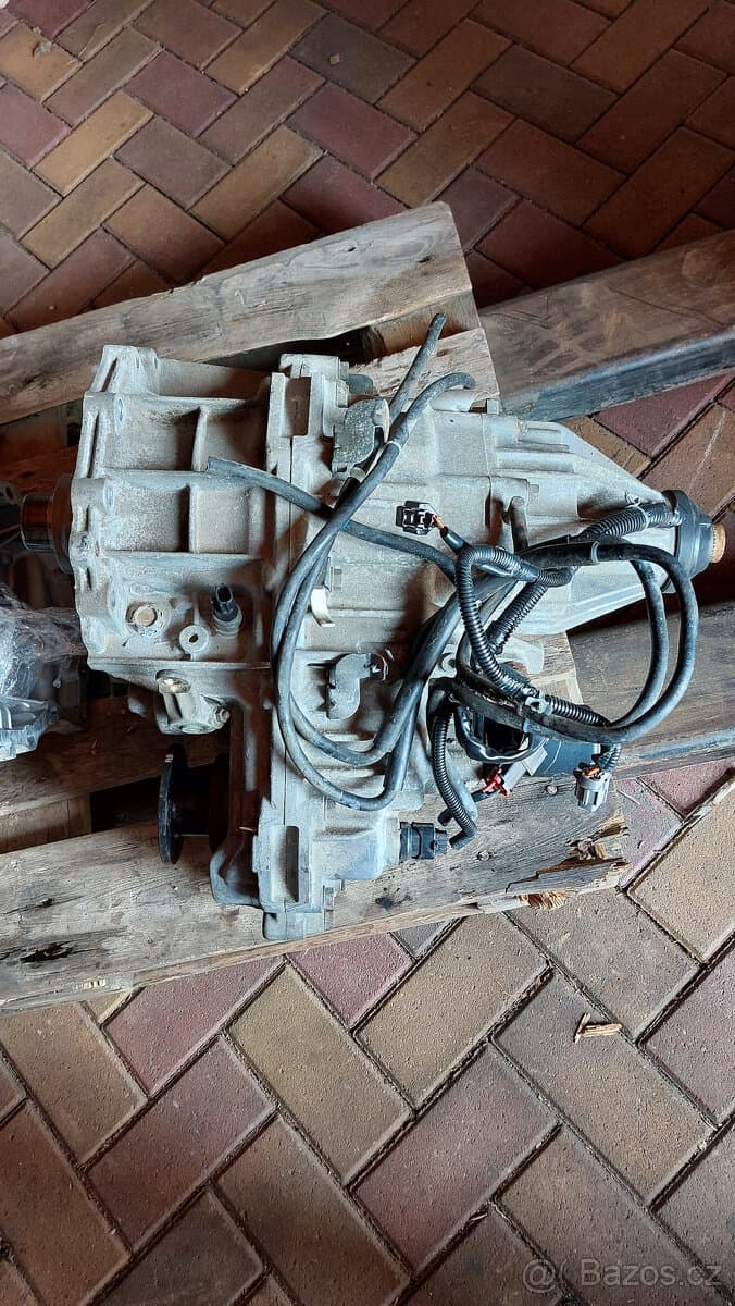 Rozvodovka,setrvák Nissan Navara D40/D23/Pathfinder R51