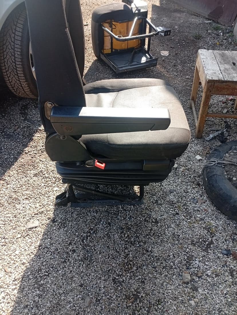 IVECO DAILY 5, ŘIDIČOVA SEDAČKA ODPRUŽENÁ ISRI,