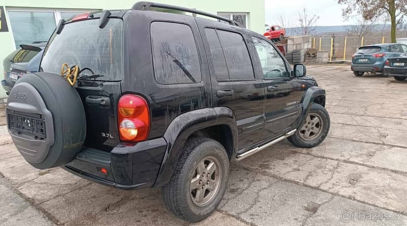 Jeep Cherokee KJ 2.5CRD 3.7 V6 155kW typ motoru K rok 2002