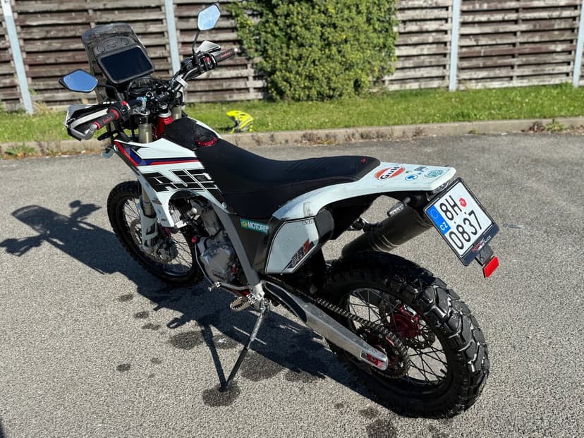 AJP PR7 2025 s race kitem