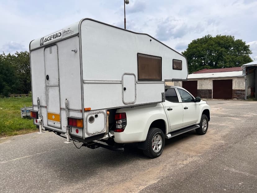 Obytná nástavba na pick-up