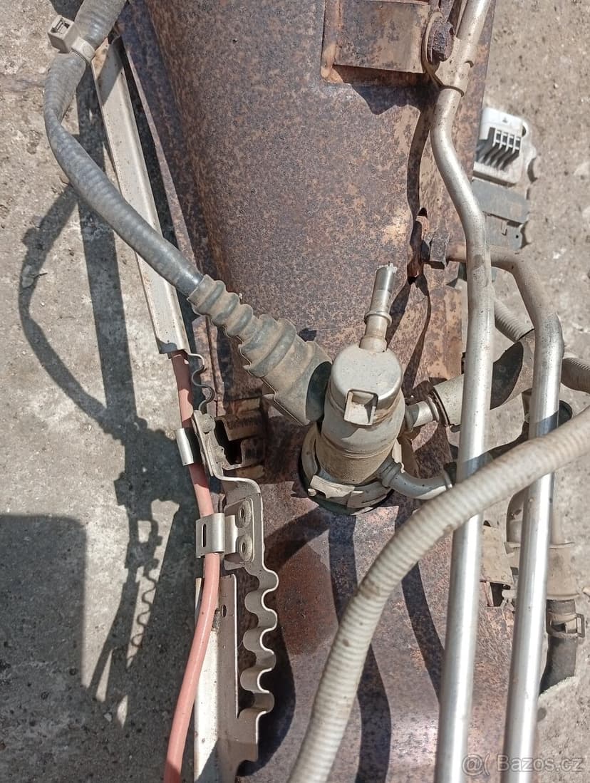 NISSAN NAVARA D23 2,3DCI RV 21 FILTR PEVNÝCH ČÁSTIC A ADBLUE