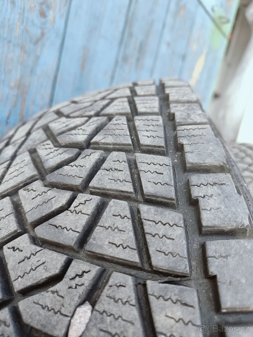 zimní offroad pneumatiky 4x4
215/70/R16
5x114.3 ET38