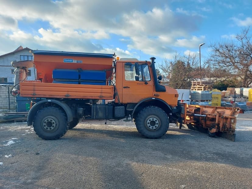 UNIMOG U 1650 4X4 + PŘÍSLUŠENSTVÍ