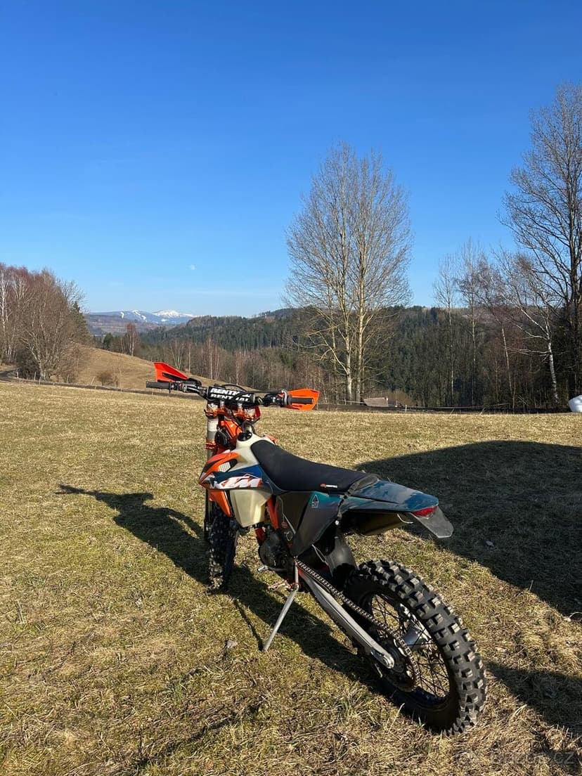 KTM EXC-F 350 (2023) – ostré enduro, spousta doplňků