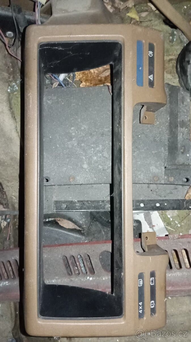 Nissan Patrol III, díly na fotce. Rok 1986 - 1993