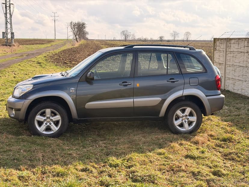TOYOTA Rav4 2.0 D-4D 4WD Nádherná Garážovaná