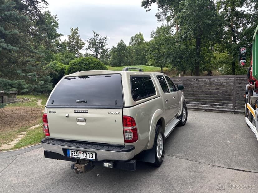 Toyota Hilux 3.0 4x4 manuál