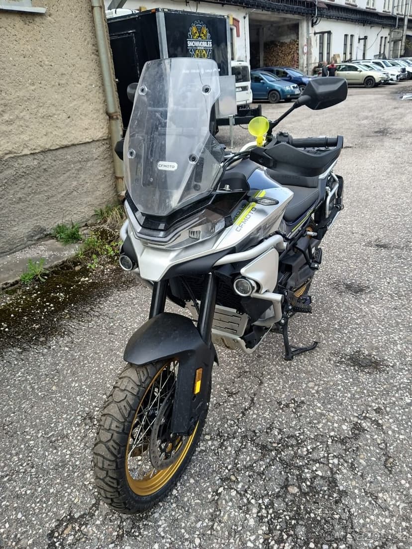 CF Moto MT 800