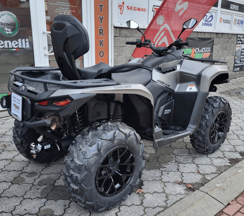 CAN-AM Outlander Max 700 XT ABS, MY25, AKCE DOPLŇKY