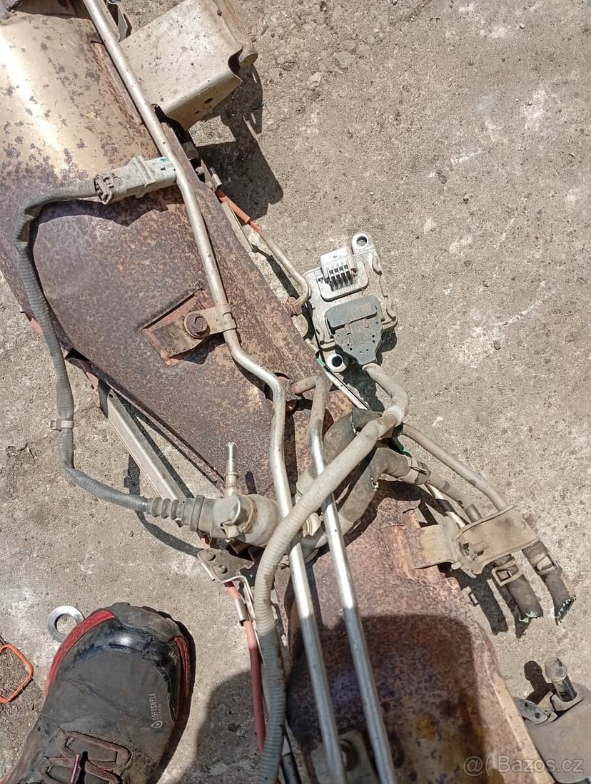 NISSAN NAVARA D23 2,3DCI RV 21 FILTR PEVNÝCH ČÁSTIC A ADBLUE