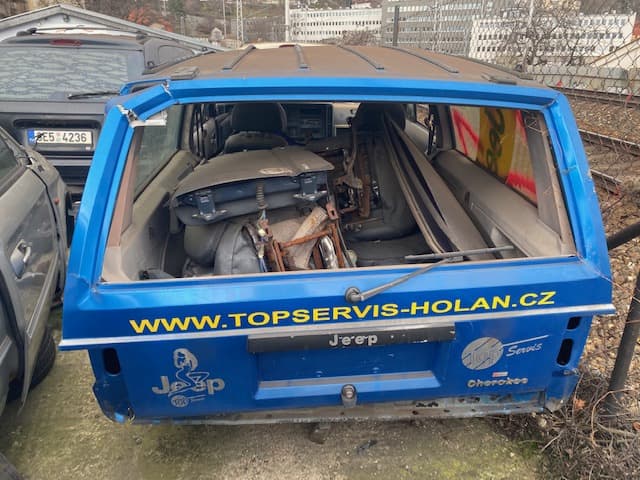 Jeep Cherokee XJ sport 4,0i třídveřák