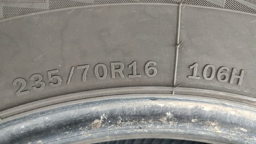 pneu 235/70/16 106 H letní mírně jeté 2ks