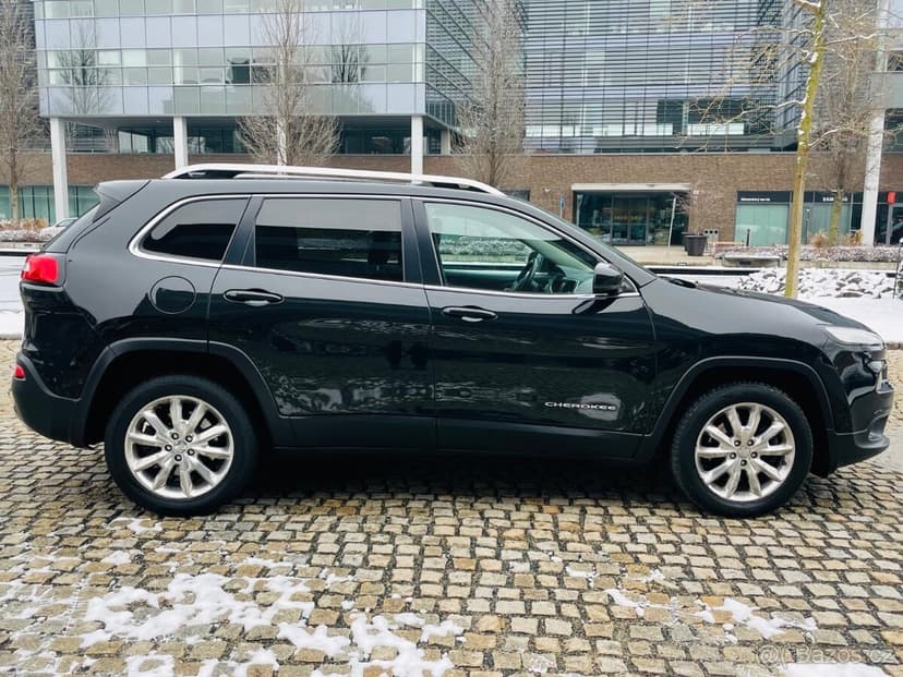 Jeep Cherokee 2.2D 4x4 147KW AUTOMAT KAMERA VÝHŘEV SERVISKA