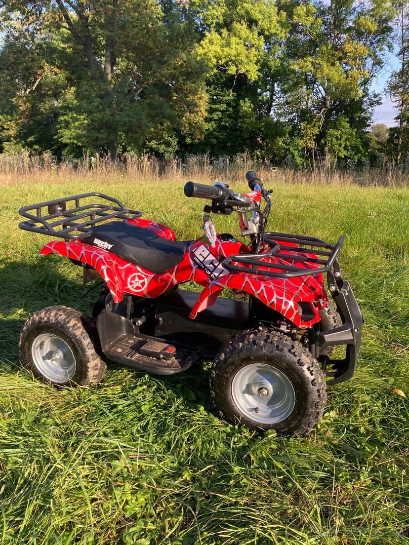 Hecht elektrická čtyrkolka, nové baterie, velmi pěkný stav