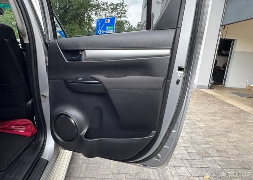 Toyota Hilux 2.4 D-4D nafta automat 110 kw