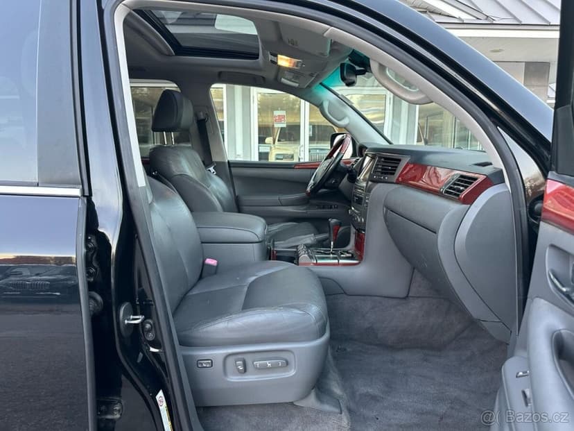 2011 LEXUS LX570 - 8 miest