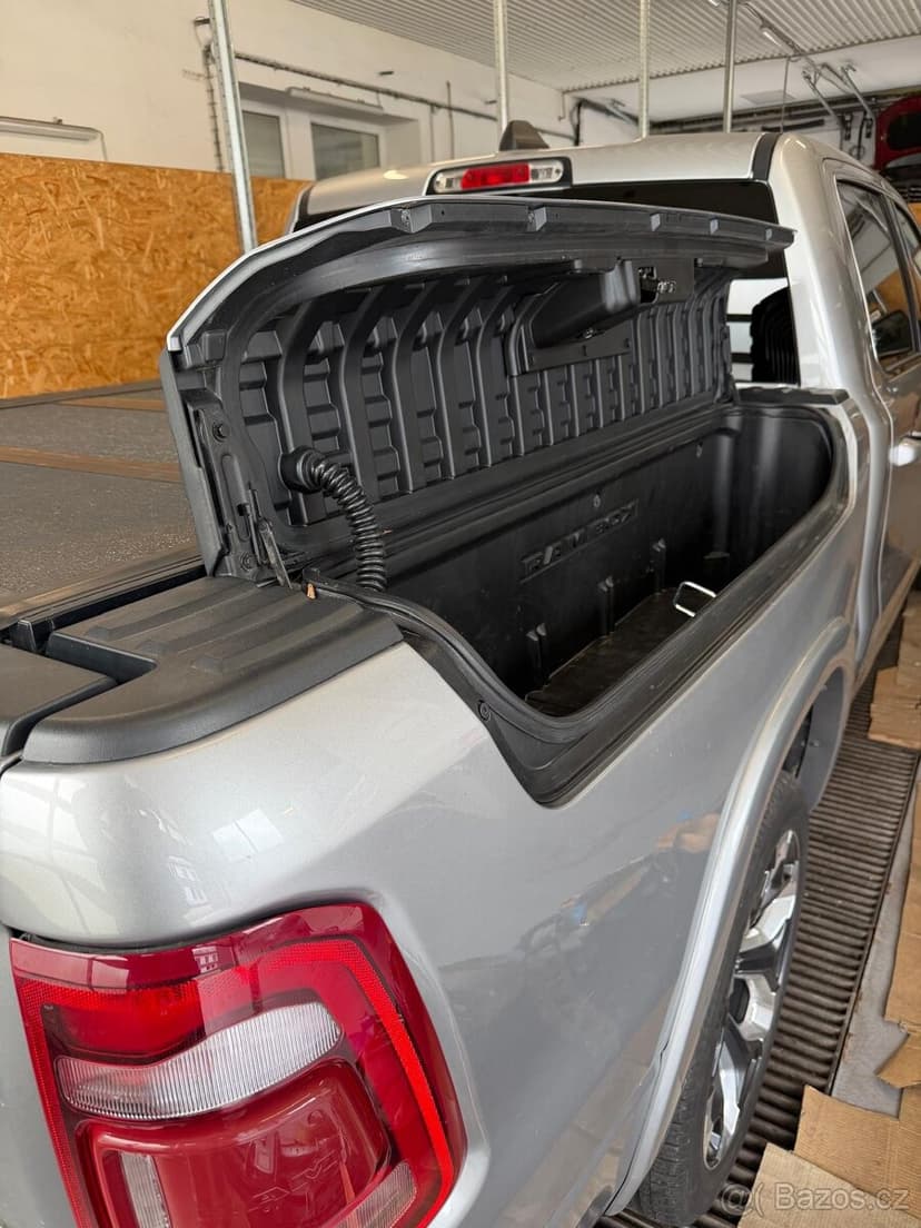 RAM 1500 LIMITED LONGHORN 4x4, DPH, 2 sady disků
