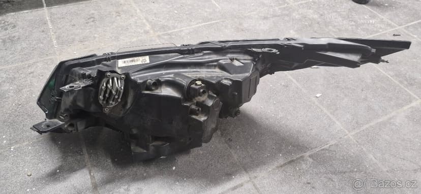 Prave predni svetlo land rover discovery V L462