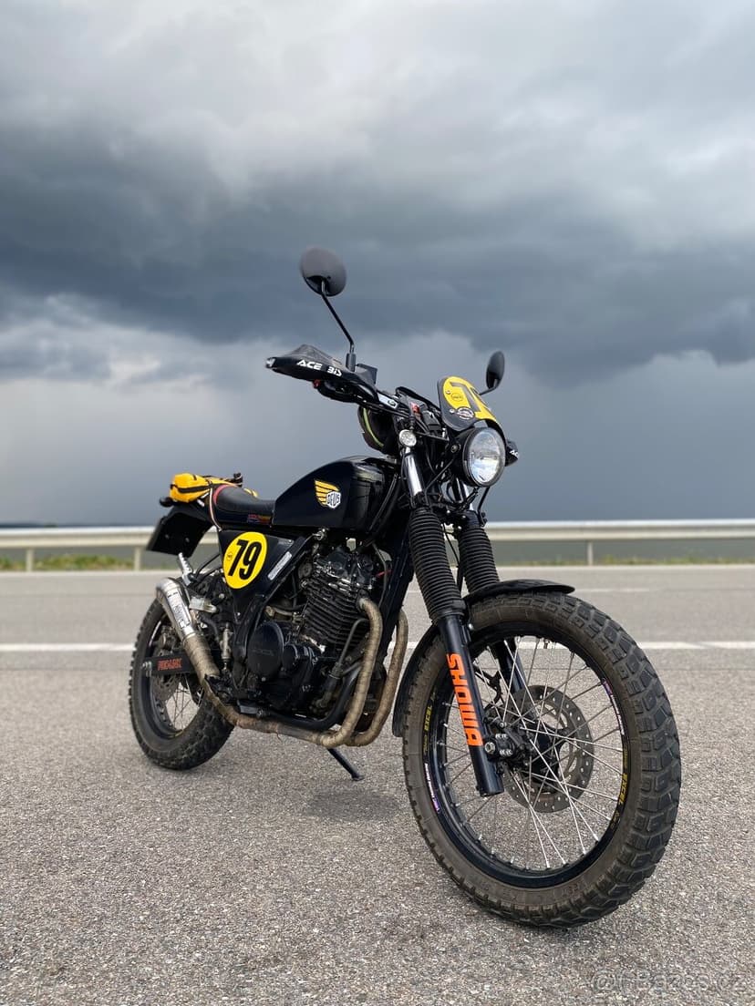 Honda NX 650 Tracker