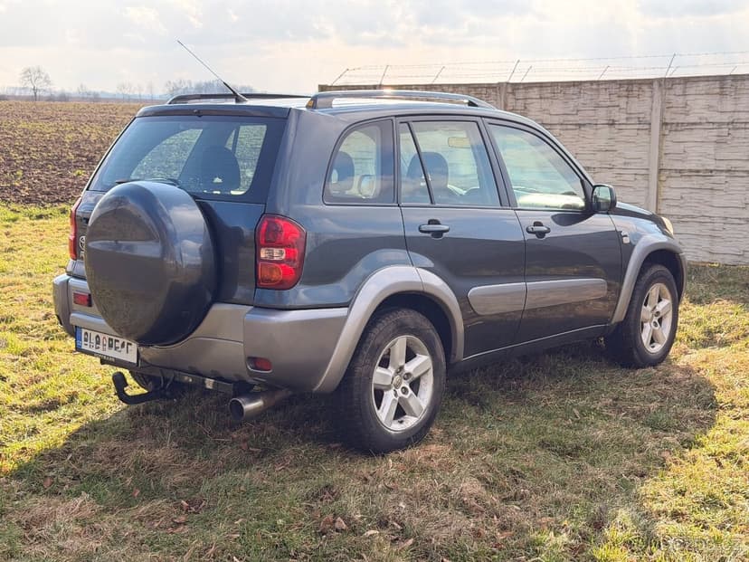TOYOTA Rav4 2.0 D-4D 4WD Nádherná Garážovaná
