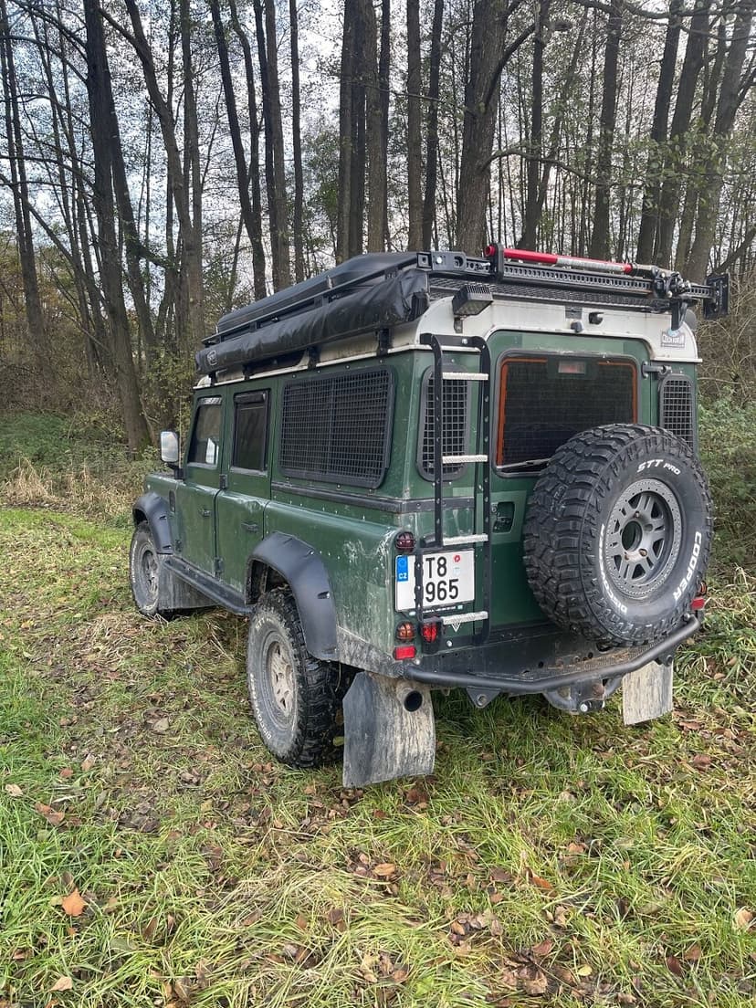 Land Rover Defender 110