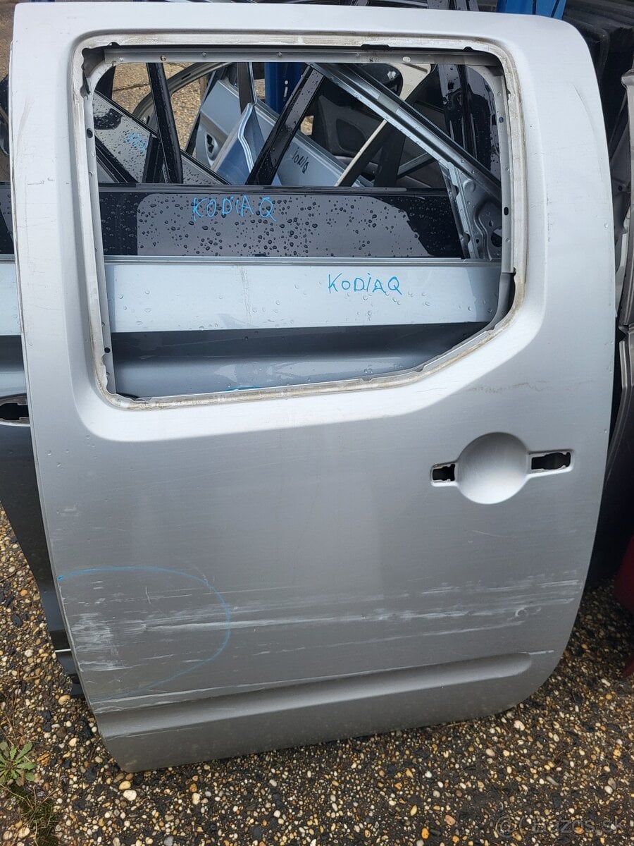 NISSAN NAVARA D40 DVERE ĽAVÉ ZADNÉ