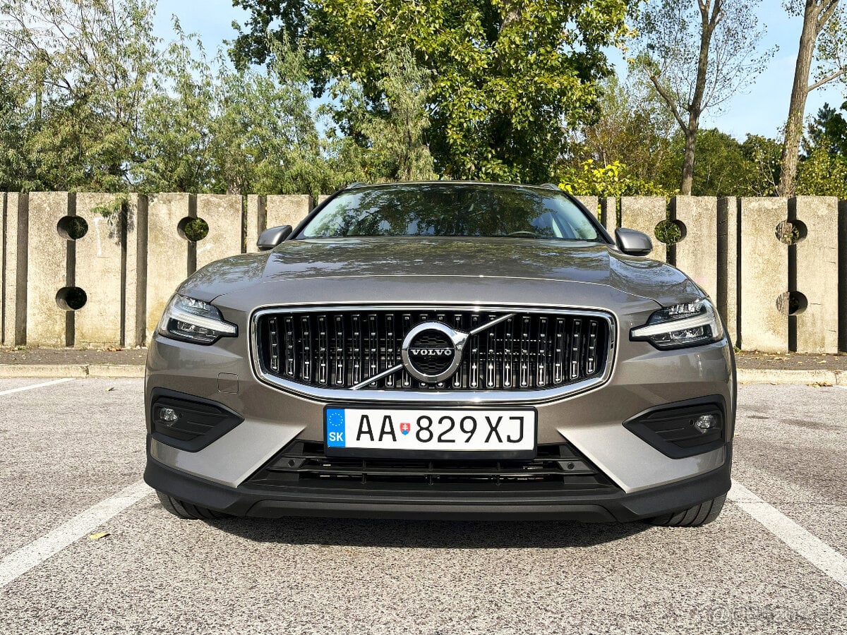 99tis Volvo V60 CROSS COUNTRY AWD A/T 2.0l B4 145KW