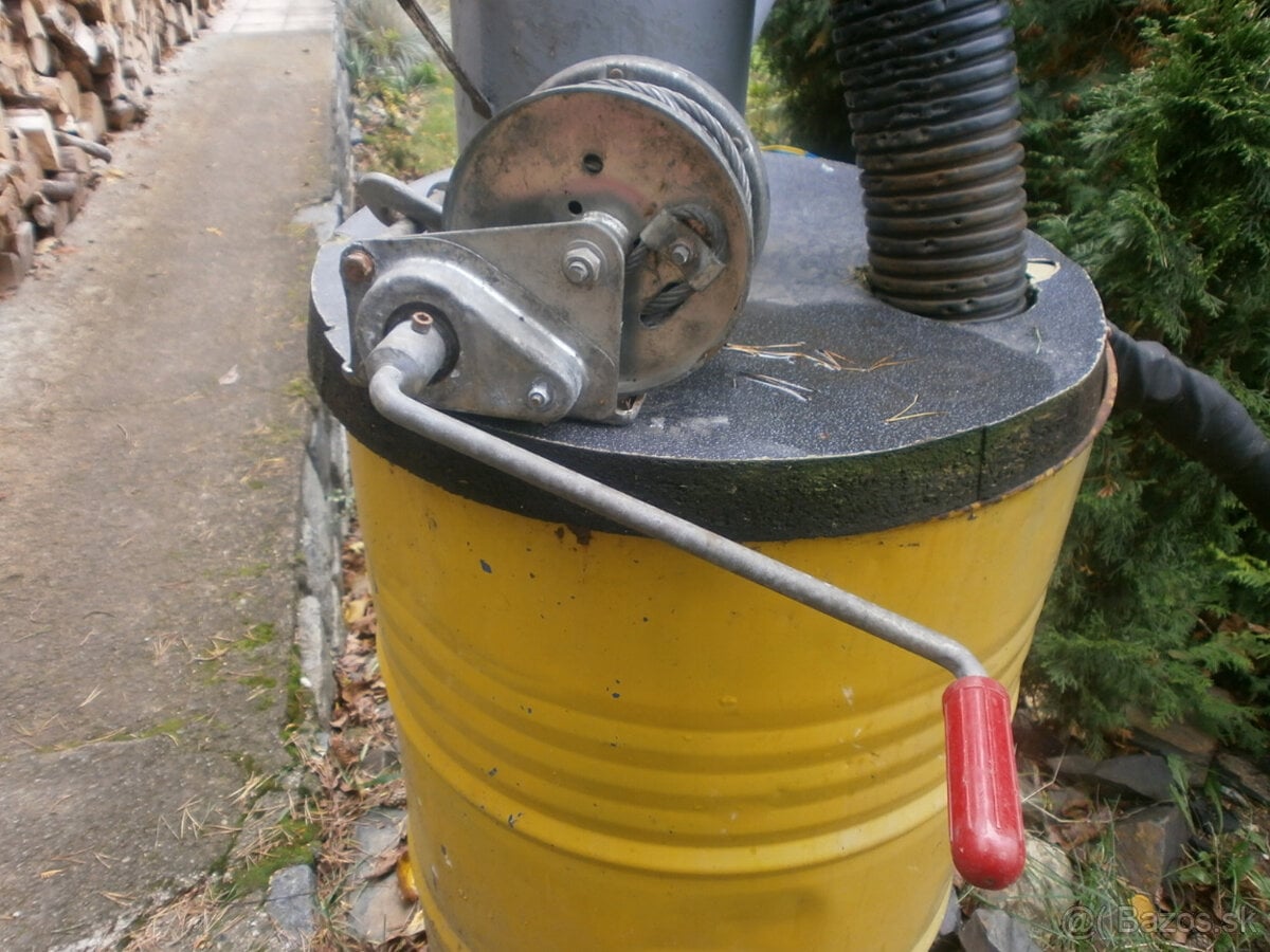 Naviják na přepravník automobilů